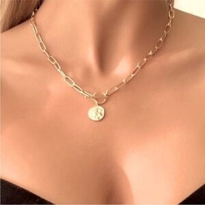 Gold toggle necklace